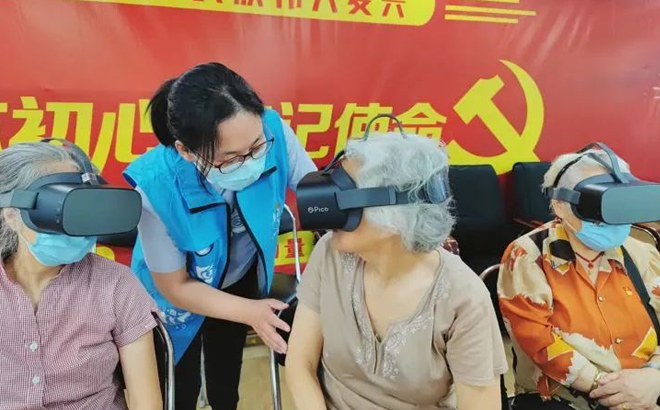 VR头盔沉浸式学习党史